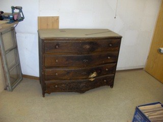 La même commode avant restauration
