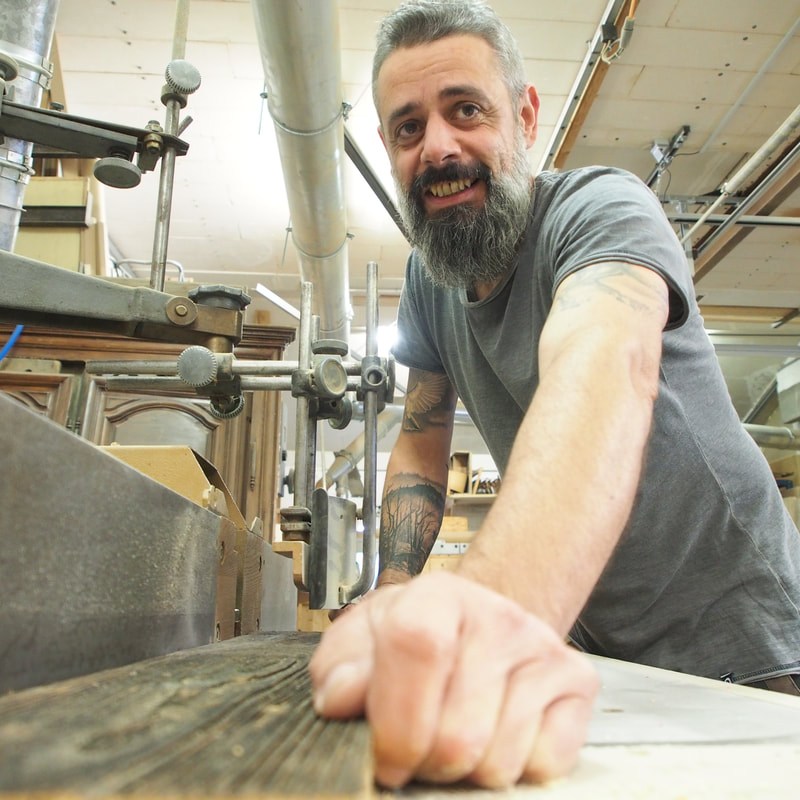 Christian Prendin au travail dans son atelier